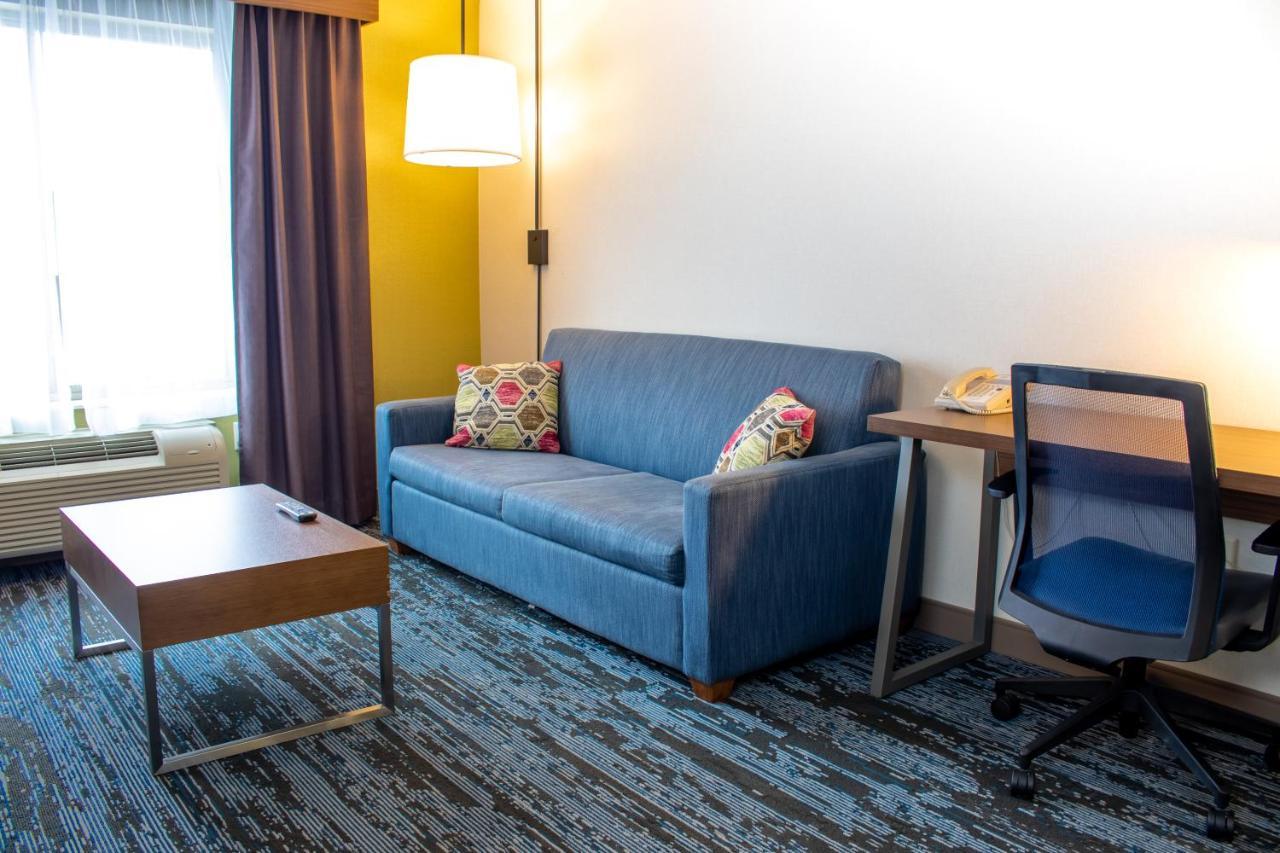 Holiday Inn Express & Suites Wausau By Ihg Weston Exterior foto